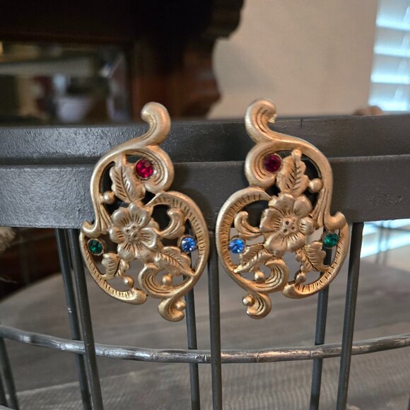 Jewelry - Vintage Clip on Earrings